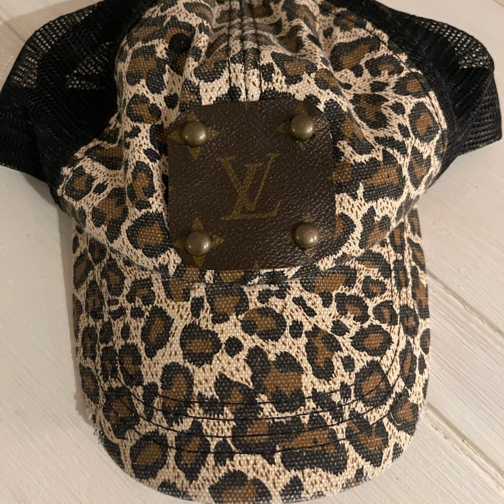 Leopard cap
